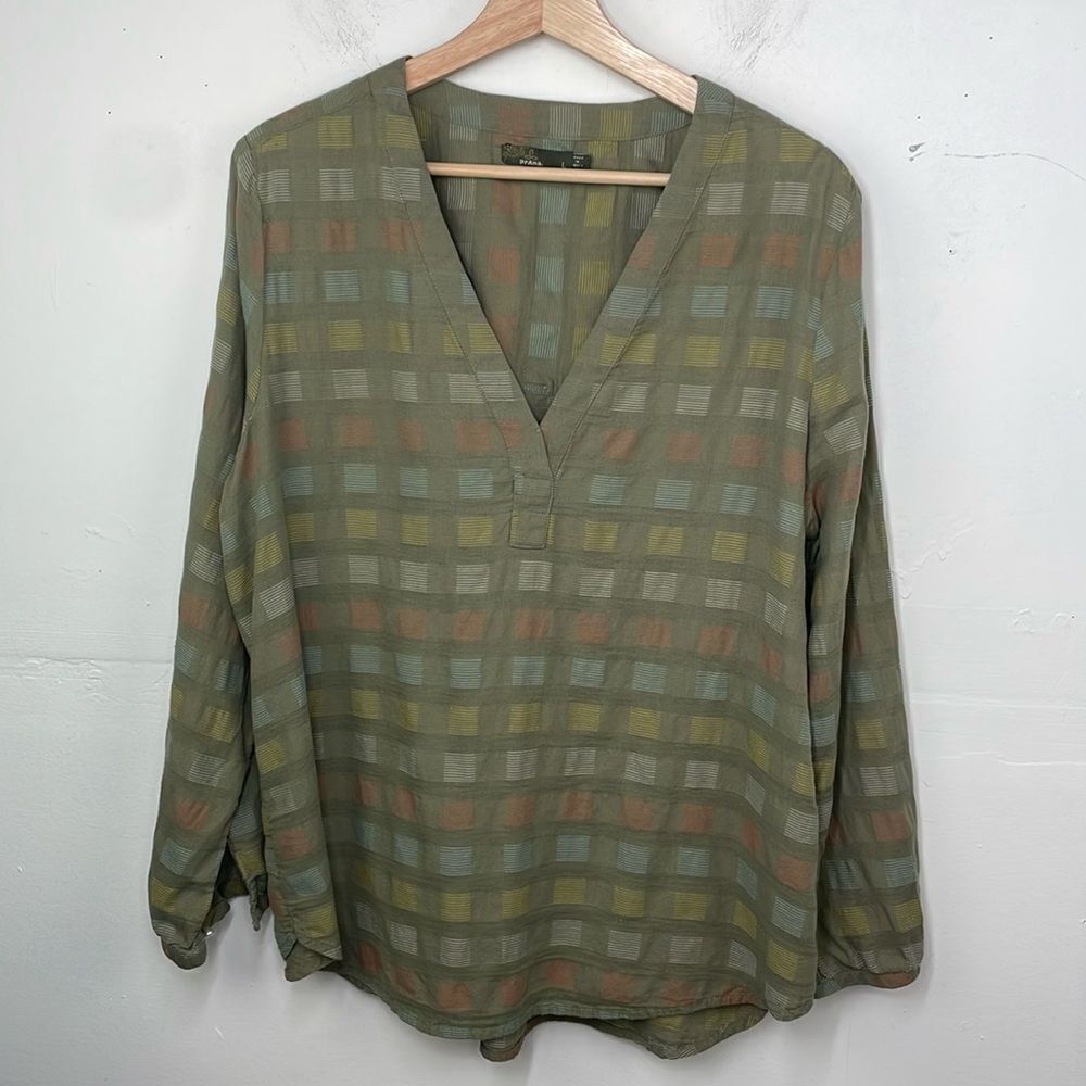 prAna Indra Top Geometric Print Multi Color Green size Large V Neck pullover
